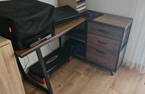 Tribesigns biurko komputerowe w kształcie litery L z 3 szufladami, odwracalne biurko narożne z półkami, 134 cm biurko komputerowe biurko gabinetowe, brązowe Zdjęcie produktu od klienta nr 1