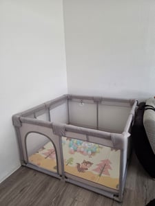 Teddle Laufstall Baby, Laufgitter Baby mit 50x Spielbälle, Playpen für Innen und Draußen, Inklusive Spielmatte, 120x120cm Kunden-Foto 2