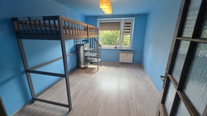 Letto a soppalco Merax 90x200 con scale e ripiano portaoggetti, letto per bambini in legno con armadio, salvaspazio, struttura robusta in legno massiccio, grigio Foto del cliente 2