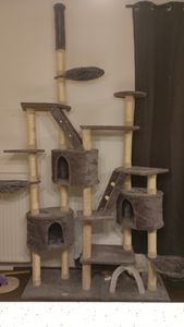 HAPPYPET Kratzbaum deckenhoch 260 cm hoch, Kletterbaum SAM – Großer XXL Katzenbaum Stabil für mehrere Katzen, stabile 8 cm Säulen, mit Zubehör, Beige Kunden-Foto 12