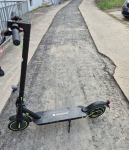 E Scooter s homologací, 350W motor, 8,5 palce do 120 kg, dojezd 30 km, LED 20 km/h, připojení APP, E Scooter s pohodlným tlumením nárazů Fotografie od zákazníka č. 5