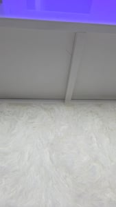 CDGlobal Couchtisch Wohnzimmertisch weiß Hochglanz, Sofatisch mit LED Beleuchtung, 2 Schubladen und offenen Fächern, modern Kaffeetisch mit Stauraum, für Büro Empfang Wartebereich,104x53x46cm Kunden-Foto 1