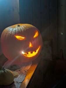 com-four® 2x LED-Licht für Halloween - gelbes Kerzenflackern, Blinkende Kürbis LED Lichter für ausgehölte und geschnitzte Kürbisse - Kürbis-Lampe für Halloween Kunden-Foto 1