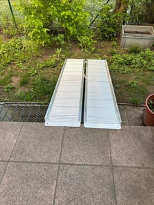 Wiltec Rollstuhlrampe doppelt faltbar 274cm 270kg, mobile Auffahrschiene mit rutschfester Oberfläche als Rollirampe, Aluminium Kofferrampe Kunden-Foto 1
