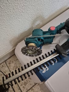 Akku Rasentrimmer 750W mit 2× 4000mAh Akkus 21V, 4 in 1 Bürstenloser Motor Rasentrimmer mit Unkrautbürste, Freischneider mit Messer und Ladegerät Kunden-Foto 1