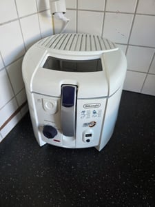 Delonghi FS6067 Fritteuse, Kunststoffgehäuse, herausnehmbarer 2,4 l Ölbehälter, Coolwall, Timer Kunden-Foto 1
