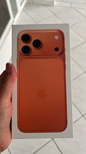 iPhone 17 Pro Max 256GB Silver, 48MP Camera, Long Battery Life Photo du client 2