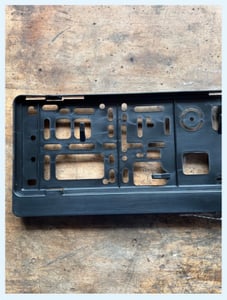 2 supports de plaques d'immatriculation, noir brillant, dimensions 526x120 mm – Kit de supports de plaques d'immatriculation pour véhicules, supports de plaques universels pour voitures et véhicules utilitaires, marque Retoo Photo du client 1
