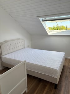 Yaheetech Polsterbett mit höhenverstellbarem Kopfteil Doppelbett 140×200cm Stoffbett Jugendbett Gepolstertes Bett Bettrahmen mit Lattenrost Hellgrau Kunden-Foto 2