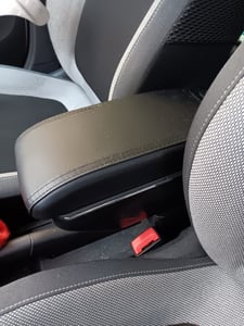 Ford Focus MK3 2014–2018 LIFT loketní opěrka s odkládacím prostorem, ČERNÁ EKOLOGICKÁ KŮŽE + montážní sada Fotografie od zákazníka č. 1