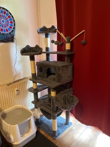 Yaheetech Katzenbaum 170cm Kratzbaum XL Stabiler Kletterbaum für Katzen, mit Aussichtsplattform Katzenhöhlen Hängematte Liegemulde, Beige Kunden-Foto 1