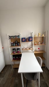 VASAGLE Úložný regál, s 14 policemi, knihovna, industriální design, zlatá dubová barva-bílá Fotografie od zákazníka č. 5