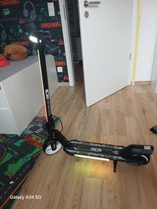 RCB R12 E-Scooter Kinder 6-12 Jahren, bis zu 15 km/h & 10 km, 6,5 Zoll Faltbar Elektroroller, Bunte Leuchten, Doppelte Bremsen, Geschenk für Kinder Kunden-Foto 1