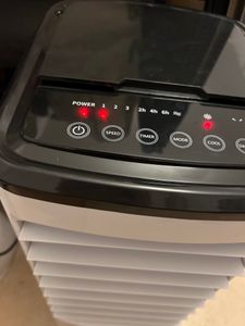 Ventilatorkombigerat Mobile Turmventilator 65W 4L-Tank Luftkuhler mit Wasserkühlung 12H Timer, 65° Oszillationsfunktion Fernbedienung  24x28.5x57cm Kunden-Foto 3