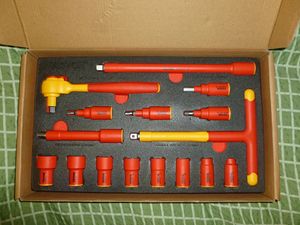 VEVOR Jeu de clés à douille isolées 16 pièces, 1000 V Outil à douille isolé avec douille isolée, clé à poignée en T, cliquet d'entraînement Photo du client 1