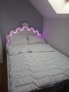 Letto imbottito Flieks 140x200cm con rete a doghe, letto per bambini con testata a forma di , letto giovanile matrimoniale con led, letto contenitore idraulico, PU Foto del cliente 2