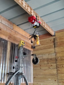 SucceBuy Elektrische Seilwinde 550LBS,510W,220V,12m Hubhöhe,Stahlseil Hebezug mit kabelgebundener Fernbedienung,für Garage,Werkstatt,Lagerhaus Kunden-Foto 2