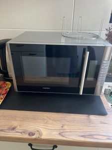 MEDION MD 14482 Mikrowelle mit Grill / 20L Garraum / 8 Automatikprogramme/Auftaufunktion / 800 Watt Mikrowellen- und 1000 Watt Grillleistung/Zeitschaltuhr/Grillrost Kunden-Foto 6