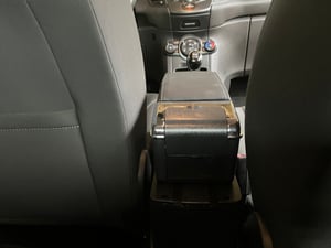 Ford Fiesta VI MK7, bouwjaar 2008-2017, armleuning met opbergvak, ZWART  + montageset Klantenfoto 1