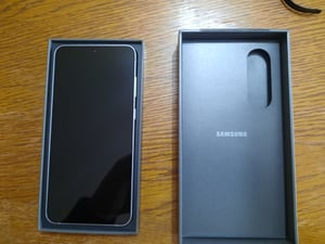 Galaxy S25 FE - Jetblack - 128 GB Kunden-Foto 2