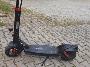 E Scooter 11/8.5 pollici MAX 80KM gamma con doppia sospensione, indicatori e APP, scooter elettrico adulto per off-road e pendolarismo Foto del cliente 1