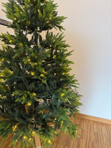 JOIEYOU Kunstkerstboom, 180 cm, met groene PVC-punten en groene PE-punten, kerstboom met houten voet en warmwitte LED-verlichting, geschikt voor Kerstmis, Halloween en bruiloften (zonder sneeuweffect) Klantenfoto 3