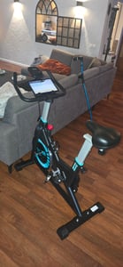 [2026 MODELL] Wenoker Heimtrainer Fahrrad mit Verstellbarem Magnetwiderstand, Ergometer Hometrainer Fahrrad mit APP, Leises Fitnessbike Bis 160kg Kunden-Foto 4