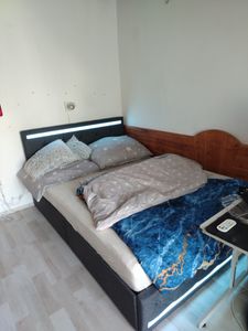 ProximaX lit rembourré 140x200cm avec fonction de chargement, LED et tête de lit réglable en hauteur, lit double avec sommier à lattes et 4 tiroirs, lit de rangement lin, gris Photo du client 10