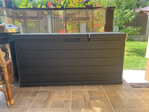 Coffre de rangement extérieur 350L - Coffre de Jardin Gris 118.5x52x57cm - Poignées de transport - Résistant à l'eau ArtPlast Photo du client 1