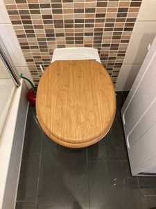 CASARIA® Toilettendeckel mit doppelter Absenkautomatik MDF rostfreie Metall Scharniere WC Sitz 175kg Belastbar Antibakteriell Toilettensitz Bambus Kunden-Foto 1