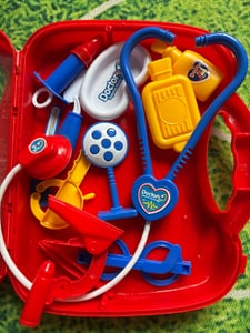 Arztkoffer Kinder Doktorkoffer Mit Licht Und Sound Stethoskop Spritze Thermometer Otoskop Zubehoer Koffer Set Ab 3 Jahren Kunden-Foto 1