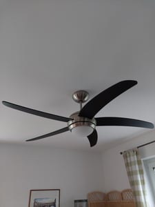 Wiltec Deckenventilator Ø 136 cm mit 5 Flügel, Ventilator mit 3 Geschwindigkeiten und Lampe, Lüfter mit Fernbedienung, Timer, Sommer- u. Wintermodus Kunden-Foto 1