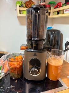 AMZCHEF Entsafter 160W, Großer 108 mm Einfüllschacht, Entsafter für Gemüse und Obst, Leicht zu Reinigen, Schwarz Kunden-Foto 2