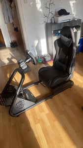 GTPLAYER Simulator Cockpit, SIM racing Cockpit, rennsimulator lenkradständer Gamingstuhl racing wheel stand mit Bluetooth-Lautsprecher und Pedalablage Kunden-Foto 1