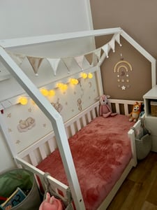 Letto per bambini ML-Design 70x140 cm con protezione anticaduta, tetto e rete a doghe, grigio chiaro, letto da casa in legno di pino massiccio, letto da terra, letto in legno Foto del cliente 1