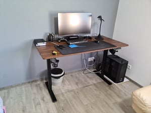 Schreibtisch 140 x 70 cm, Elektrisch höhenverstellbarer Schreibtisch, mit Memory-Funktion und Anti-Kollisions Technologie Schnelles laden USB/Typ C Kunden-Foto 2