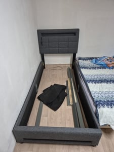 Čalouněná postel Flieks 90 x 200 cm s USB, postel s pružinovým roštem a úložným prostorem s LED osvětlením, dřevěná postel pro mládež, jednolůžko s úložným prostorem, dětská postel, plátno, béžová Fotografie od zákazníka č. 2