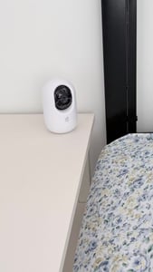 Baby monitor con telecamera 2K/3MP, videocamera di sicurezza WiFi con controllo tramite app, visione notturna, rilevamento del movimento, audio bidirezionale, cloud e memoria da 256GB Foto del cliente 1