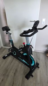 Wenoker Heimtrainer Fahrrad mit Eigener App und Magnetischem Widerstand, Bis 160KG, Indoor Fitnessbike Heimtrainer für Kardio Training Kunden-Foto 9