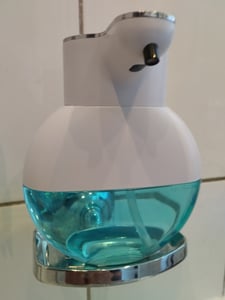 Seifenspender Automatischer Sensor Infrarot 400ml, 4 Stufen, Berührungsloser, 304 Edelstahl, USB wiederaufladbar, für Küche & Bad(Weiß, flüssig) Kunden-Foto 1