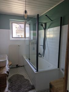 90cm Schwarz Badewannenaufsatz 2-tlg. Faltwand mit 75cm Seitewand 6mm Nano-ESG Duschabtrennung Kunden-Foto 1