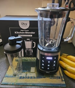 Olvy Blender Pro kielichowy, szklany dzbanek 1,5 l, kubek Tritan 600 ml, ekran dotykowy, Pulse, Auto-Clean, smoothie maker i ice crusher Zdjęcie produktu od klienta nr 5