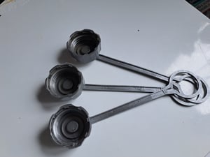 Tappo del contenitore (rosso, AH) Foto del cliente 1