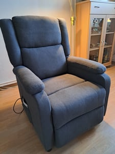FCH Elektryczny fotel stojący z funkcją masażu i podgrzewania, leżanka z uchwytem na kubek, pilotem i kieszenią boczną, fotel TV ， czarny Zdjęcie produktu od klienta nr 20