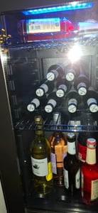 Sommertal Kühlschrank GK 50– Leiser Getränkekühlschrank mit LED, Touchscreen & Schloss kleiner Flaschenkühlschrank schwarz 50L Kunden-Foto 3