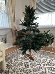 FairyTrees Weihnachtsbaum künstlich 220cm Kiefer mit Christbaum Holzständer | Tannenbaum künstlich mit Natur-Weiss beschneit |  EU Kunden-Foto 1