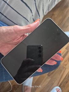 Samsung Galaxy S24 FE , 17 cm (6.7"), 8 GB, 128 GB, 50 MP, Android 14, Grafit Fotografia od zákazníka č. 1