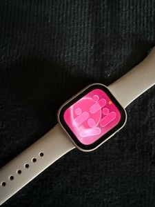 Apple Watch Series 10 , OLED, Touchscreen, 64 GB, WLAN, GPS, 36,4 g Kunden-Foto 2