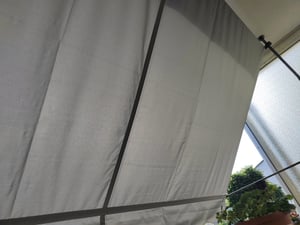 FIVMEN Klemmmarkise Balkon 400cm breit - Markise mit Handkurbel Höhenverstellbar Balkonmarkise ohne Bohren, UV-Schutz, Sonnenschutz, Wetterfest (400 x 120cm, Grau) Kunden-Foto 2