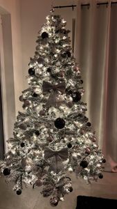 COSTWAY 225cm albero di Natale artificiale con neve incl. 1010 aghi in PVC, 450 luci LED bianco caldo e supporto in metallo, abete, albero di Natale, bianco Foto del cliente 16